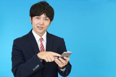 cep telefonu kullaranarak Asya iş adamı