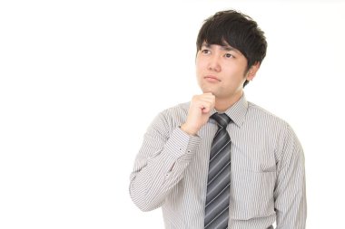 Huzursuz görünen bir iş adamı portresi