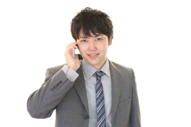 Bir akıllı telefonda konuşan işadamı