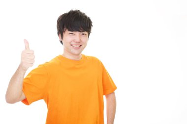 Asyalı adam işaret veriyor.