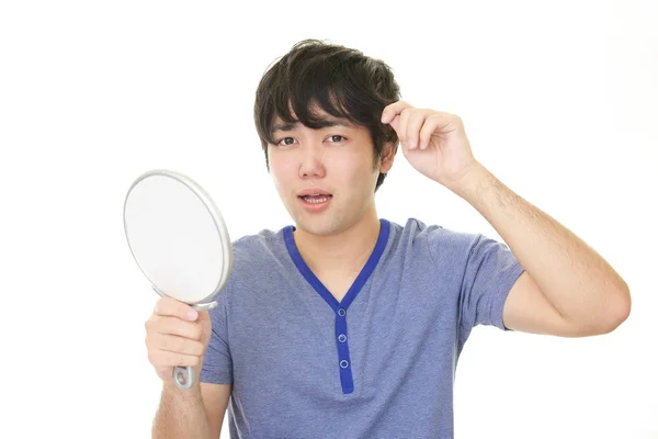 Homem Que Parece Infeliz Com Cabelo — Fotografia de Stock