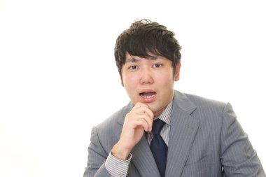 Huzursuz görünen bir iş adamı portresi