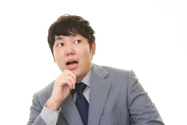 Adam şok yüz ifadesi ile portresi