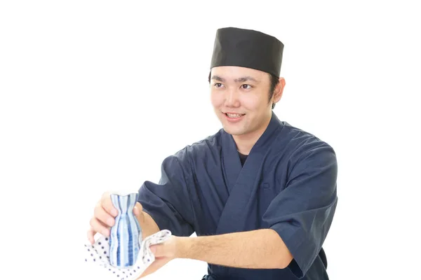 Japán Séf Feltartotta Egy Üveg Sake — Stock Fotó