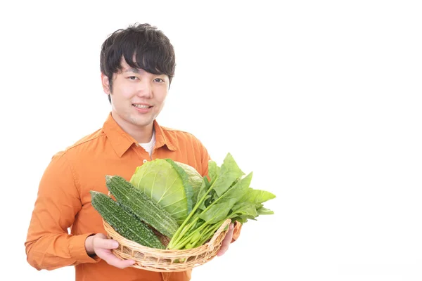 Sorrindo Homem Asiático Com Legumes — Fotografia de Stock