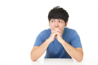 Huzursuz görünen adam portresi