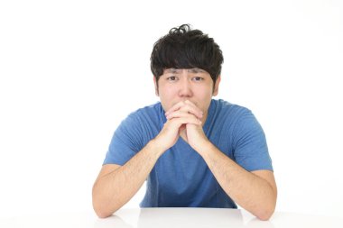 Huzursuz görünen adam portresi