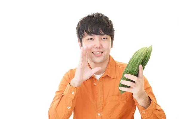 Sonriente Asiático Hombre Con Verduras — Foto de Stock