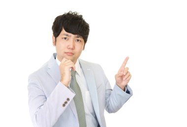 Huzursuz görünen bir iş adamı portresi