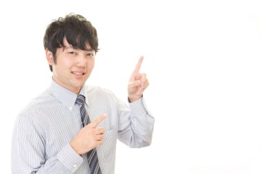 İşadamı parmaklarıyla işaret ediyor