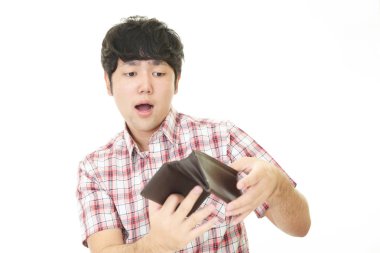 Bir cüzdan ile hayal kırıklığına Asyalı adam