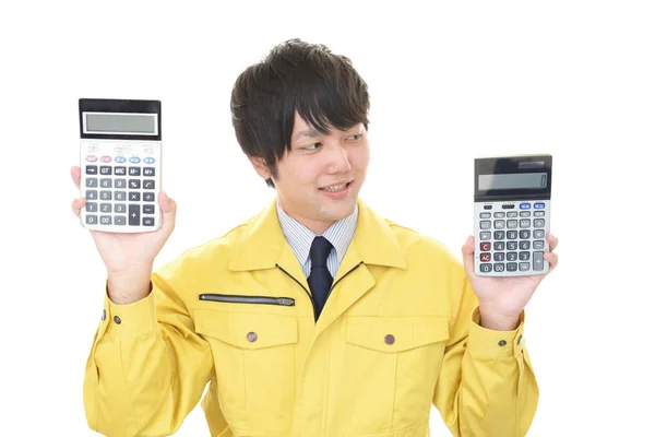 Trabalhador Masculino Sorridente Com Calculadoras — Fotografia de Stock