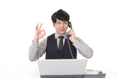 ok el işareti ile işadamı