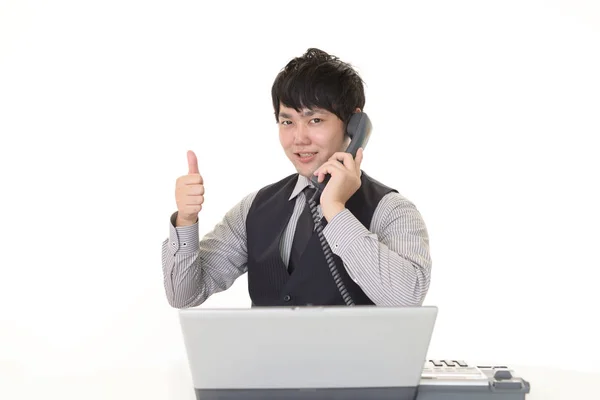 Azjatycki Biznes Człowiek Pokazuje Kciuk Górę Znak — Zdjęcie stockowe