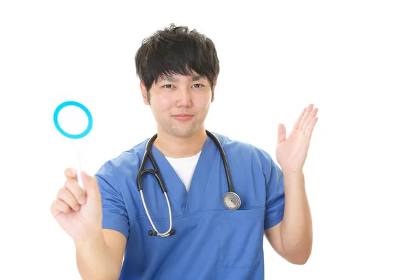 Medico Asiatico Con Segno — Foto Stock