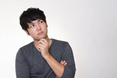 Huzursuz görünen bir iş adamı portresi