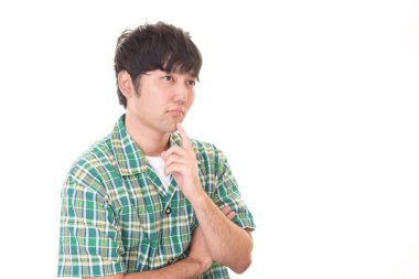 Huzursuz görünen adam portresi.