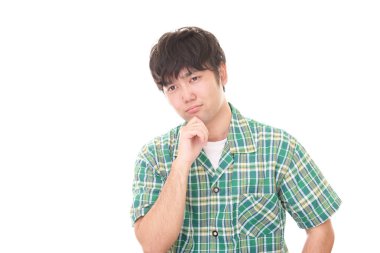 Huzursuz görünen adam portresi.