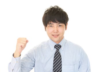 Mutlu poz veren erkek ofis çalışanı.