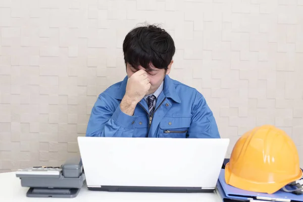 Göz yorgunluğu ile Asya alt