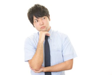 Huzursuz görünen bir iş adamı portresi