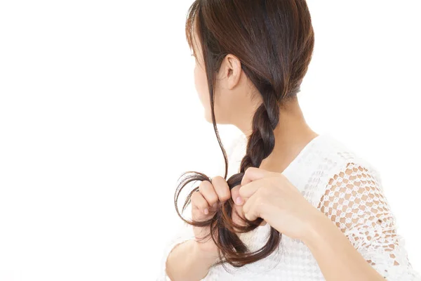 Mulher Amarrou Cabelo Isolado Fundo Branco — Fotografia de Stock