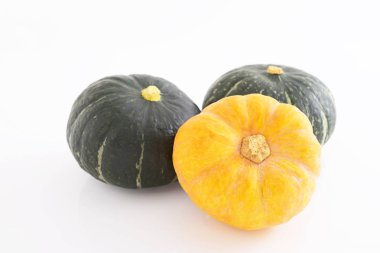 Beyaz arka plan üzerinde izole taze kabak