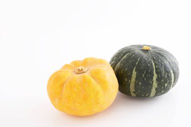 Beyaz arka plan üzerinde izole taze kabak
