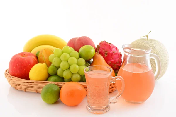 Frutas Frescas Com Suco — Fotografia de Stock