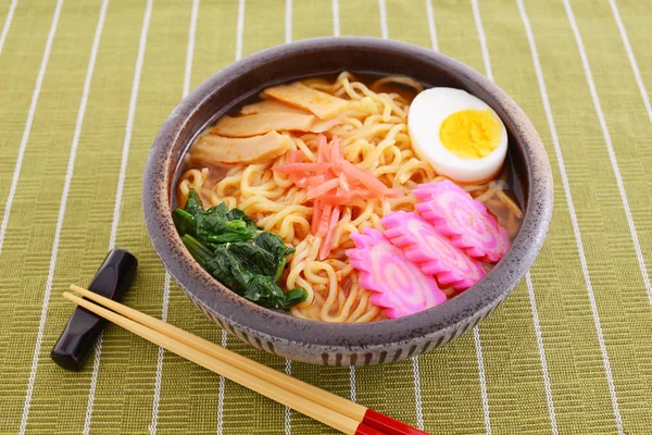 Japanische Ramen Nudeln Einer Schüssel Auf Dem Esstisch — Stockfoto