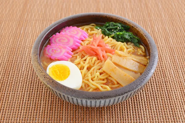 Fideos Ramen Japoneses Tazón Mesa Comedor —  Fotos de Stock