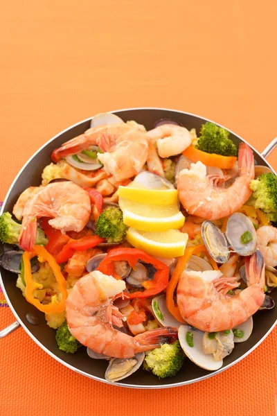 Paella Deliciosa Com Frutos Mar Uma Frigideira — Fotografia de Stock