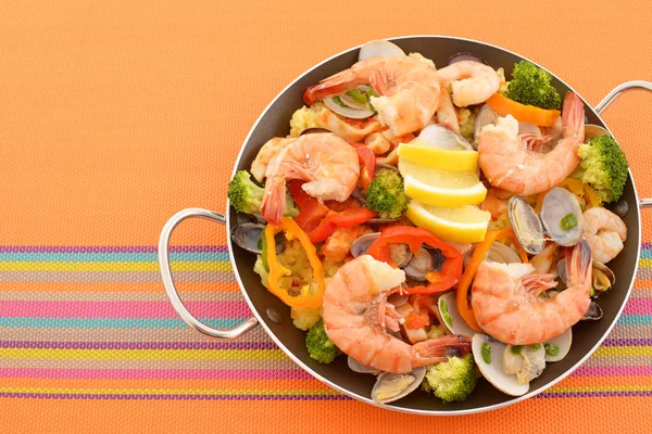 Deliciosa Paella Con Mariscos Una Sartén — Foto de Stock