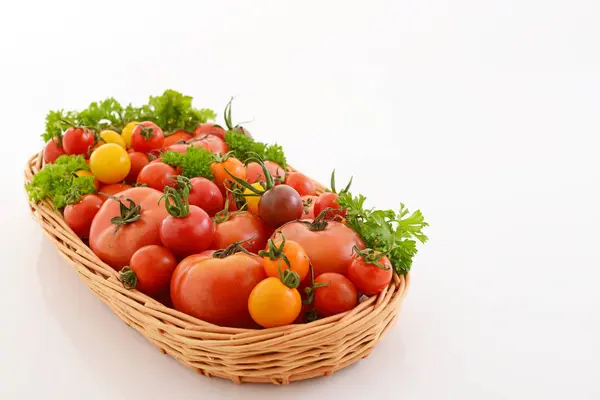 Frische Kirschtomaten Korb — Stockfoto