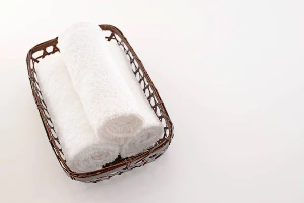 Handtücher Einem Korb Zusammengerollt — Stockfoto