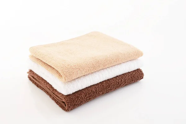 Bunte Baumwollhandtücher Isoliert Auf Weißem Hintergrund — Stockfoto
