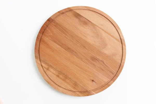 Tahta tepsi beyaz arkaplanda izole edildi