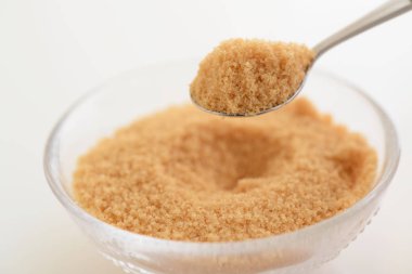 Bir kasede esmer şeker