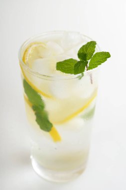 bir bardak limonata