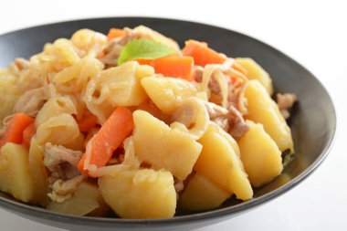 Japon et ve patates güveç