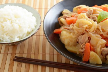 Japon et ve patates güveç