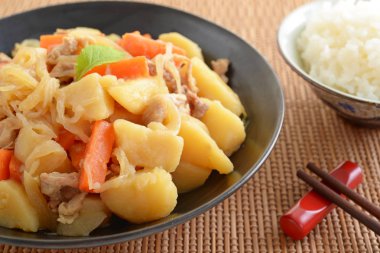 Japon et ve patates güveç