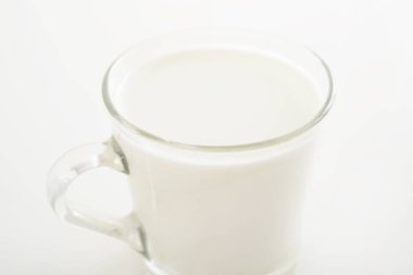 Bir bardak süt.
