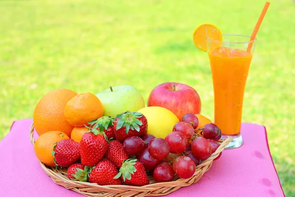Frutas Frescas Con Vaso Jugo —  Fotos de Stock