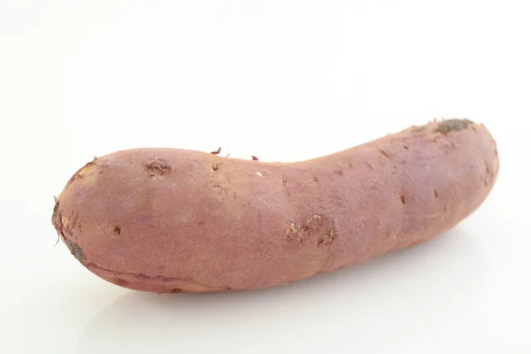 Färsk Sötpotatis Vit Bakgrund — Stockfoto