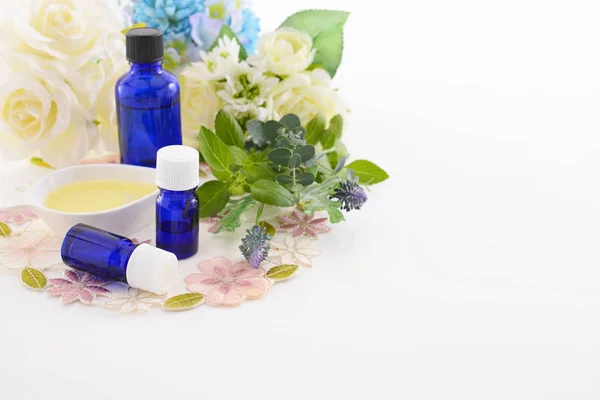 Beautiful Flowers Essential Oils Table — Stock Photo, Image