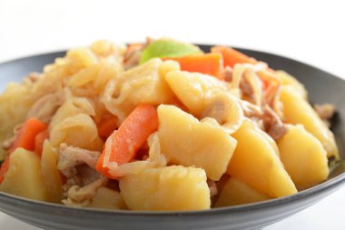 Japon et ve patates güveç