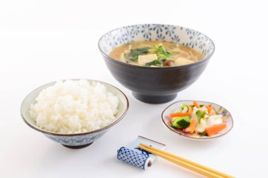 nefis bir kahvaltı ile miso çorbası ve pirinç