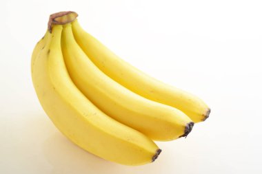 taze muz beyaz zemin üzerine izole