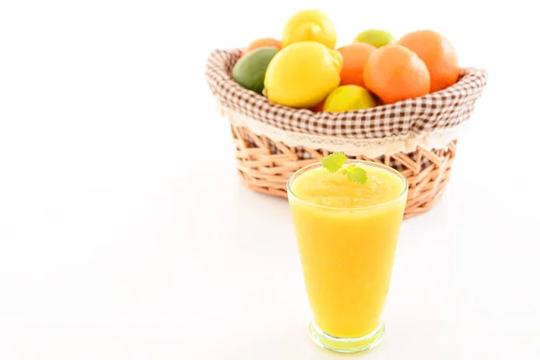 Verse Citrusvruchten Met Een Glas Sap — Stockfoto